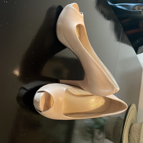 Nine West nude 4” pump - Picture 2 of 3